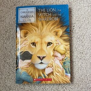 Scholastic Blue & Gold Lion Cover — The Lion, the Witch and the Wardrobe